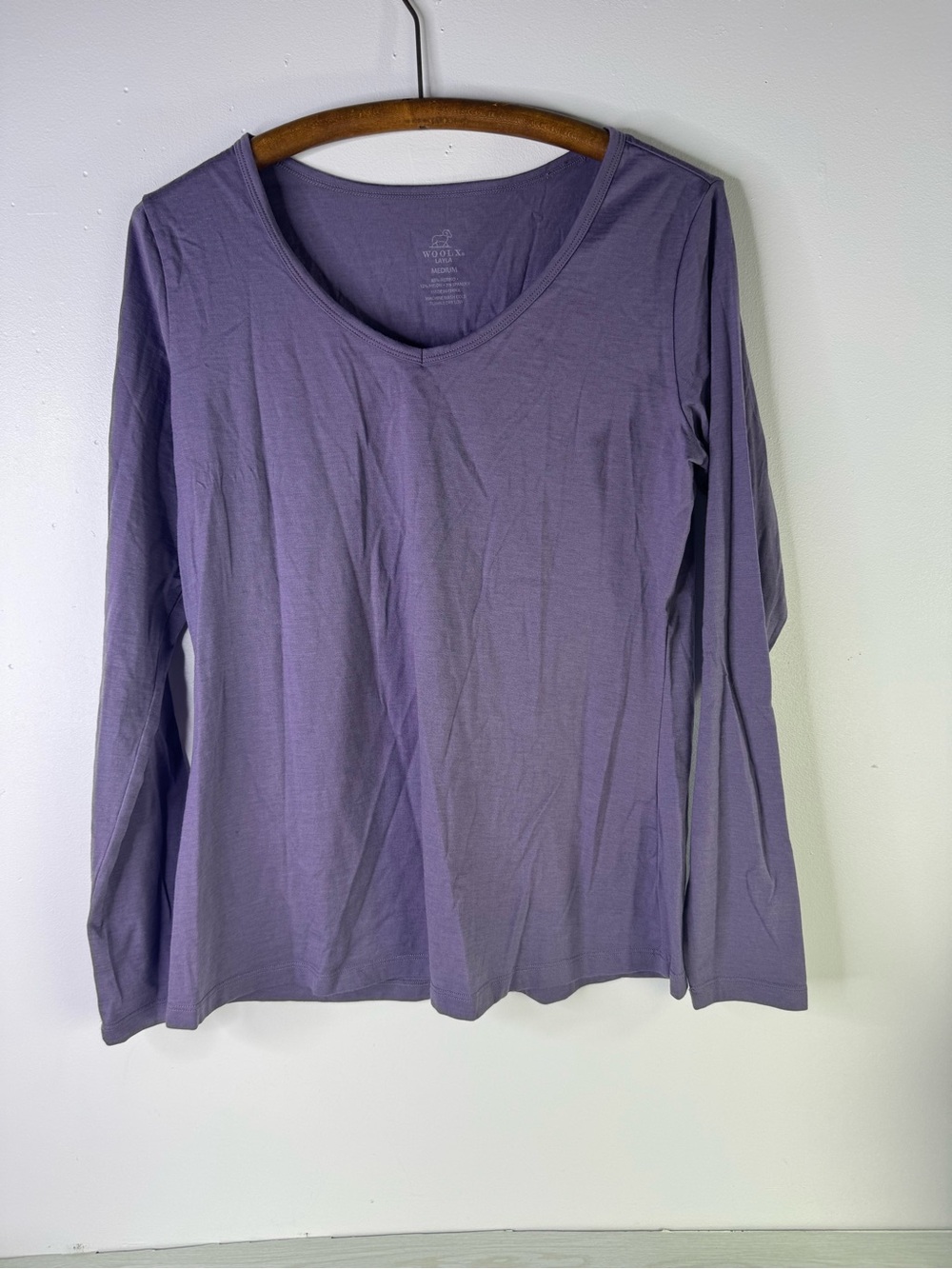 Woolx V-Neck Long Sleeve Tee Size Medium